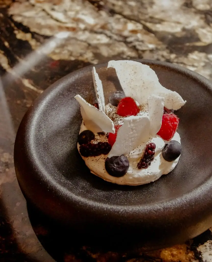 Pavlova dessert de la carte du restaurant Precept