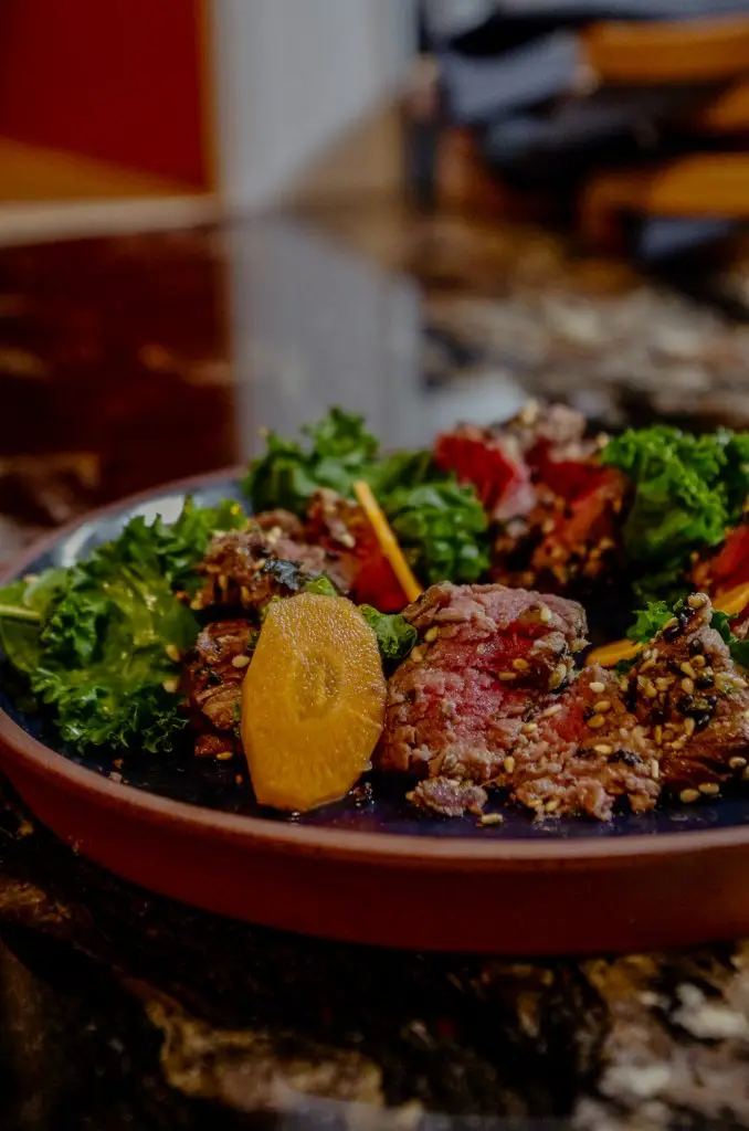 Tataki de boeuf plat de la carte du restaurant Precept à Langeais