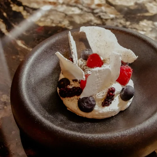 Pavlova dessert de la carte du restaurant Precept